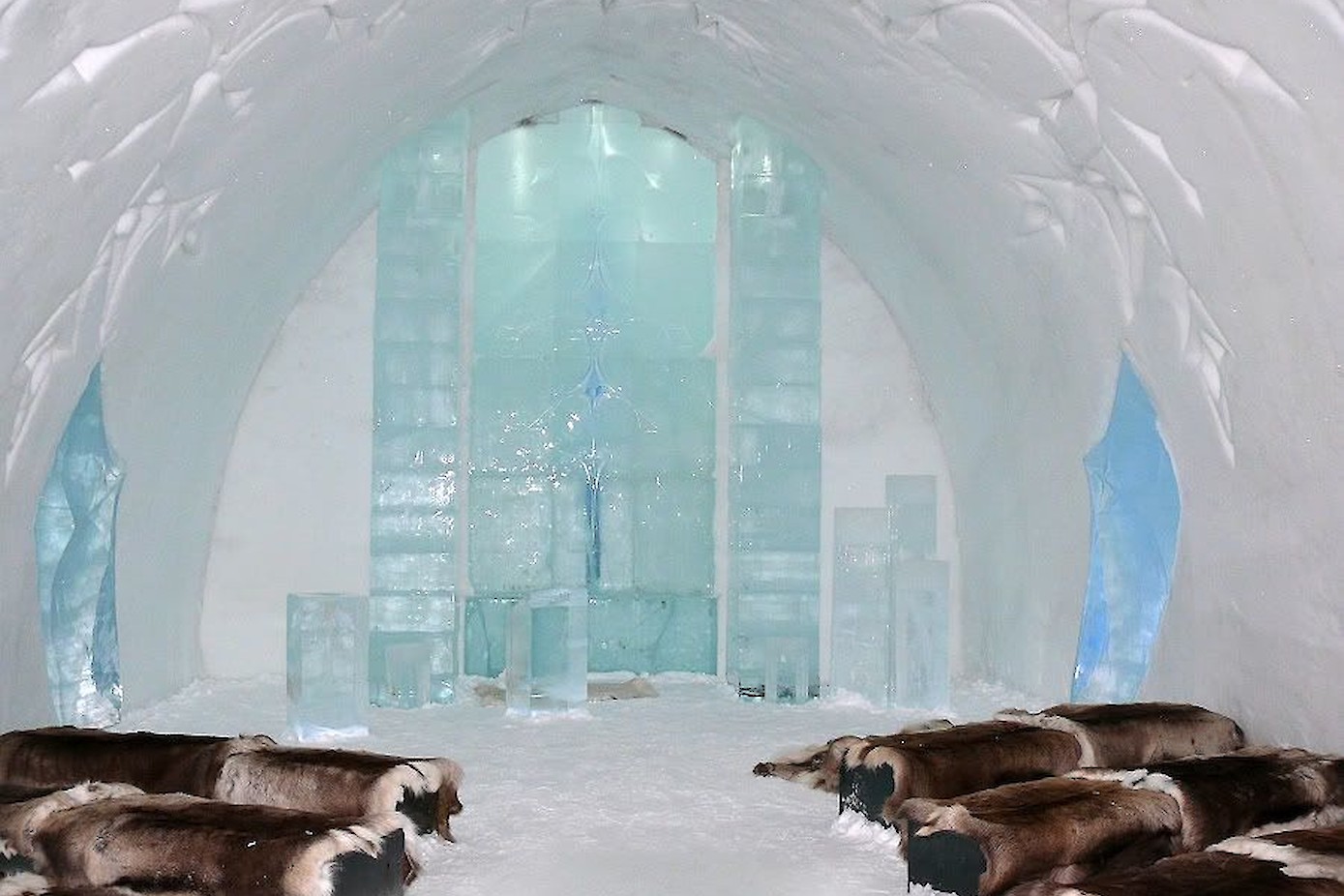 Interieur van het ijshotel in Jukkasjärvi