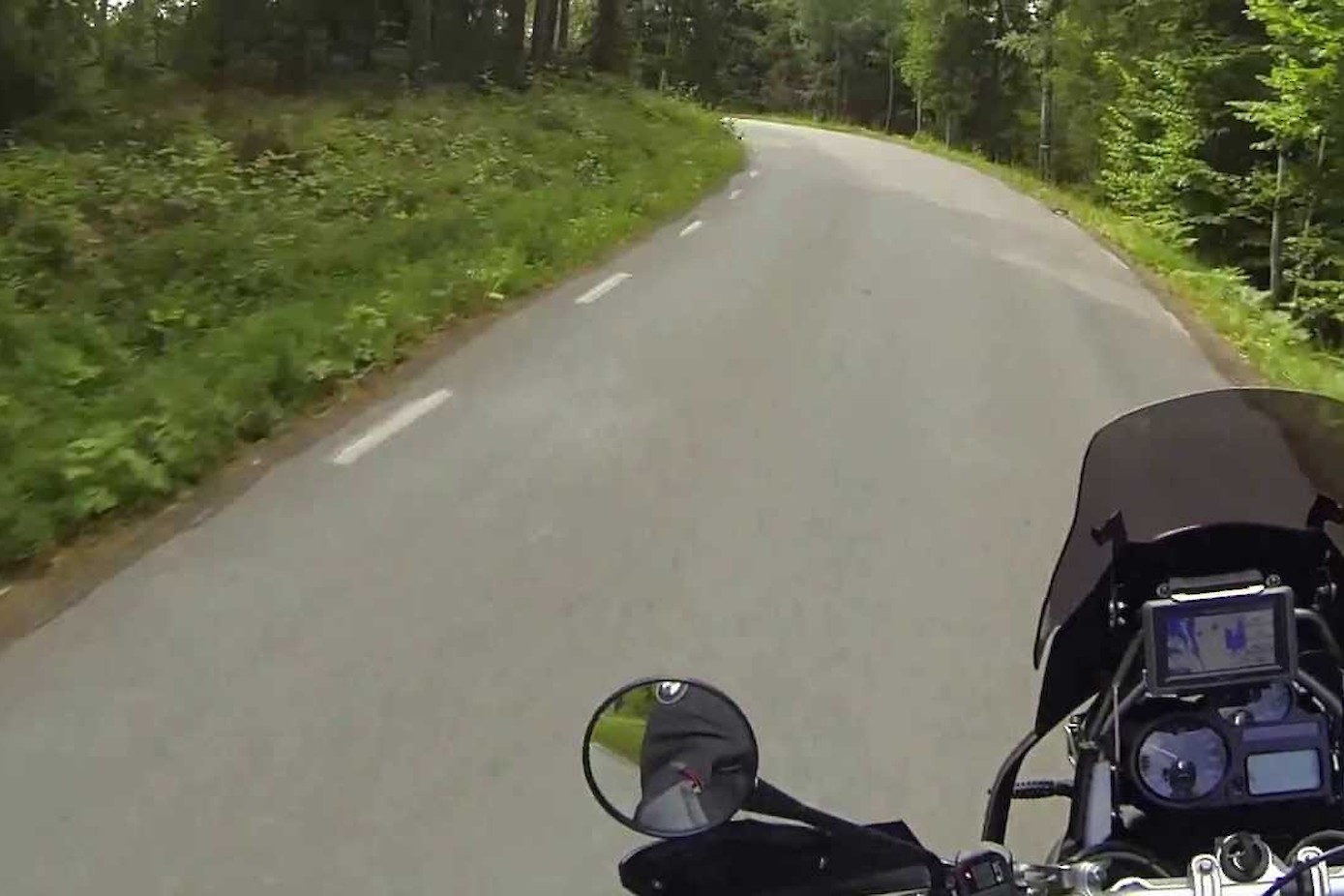 Brudfjällsvägen is erg populair bij motorrijders.