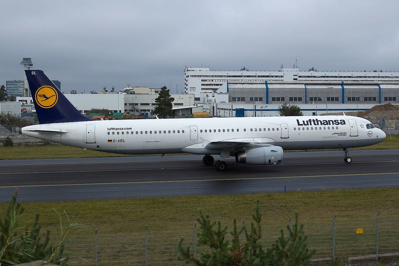 Een Airbus A321 van Lufthansa op Stockholm Arlanda Airport.