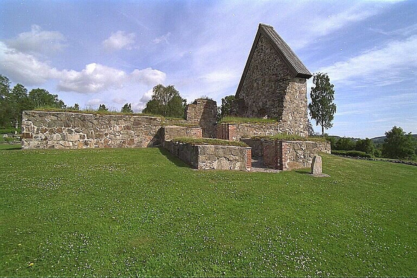 De kerkruïne in Selånger.