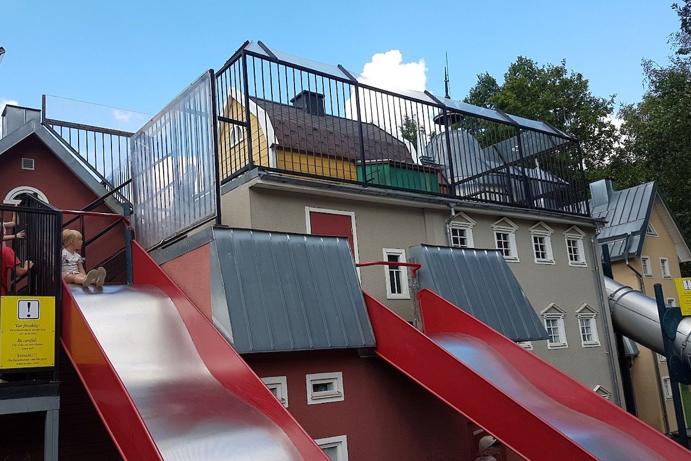 De glijbanen bij Karlsson op het dak