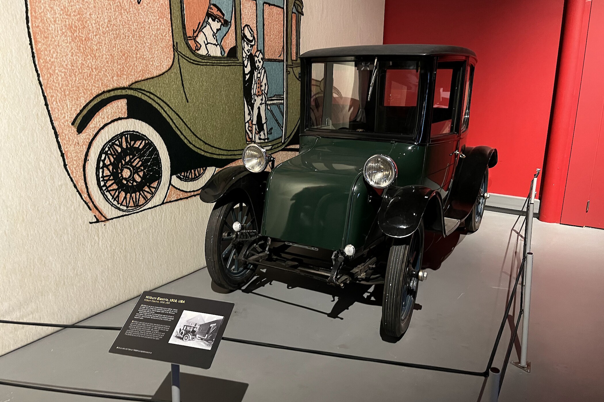 Niet direct een Tesla, maar deze elektrische auto is meer dan 100 jaar oud en rijdt nog steeds.